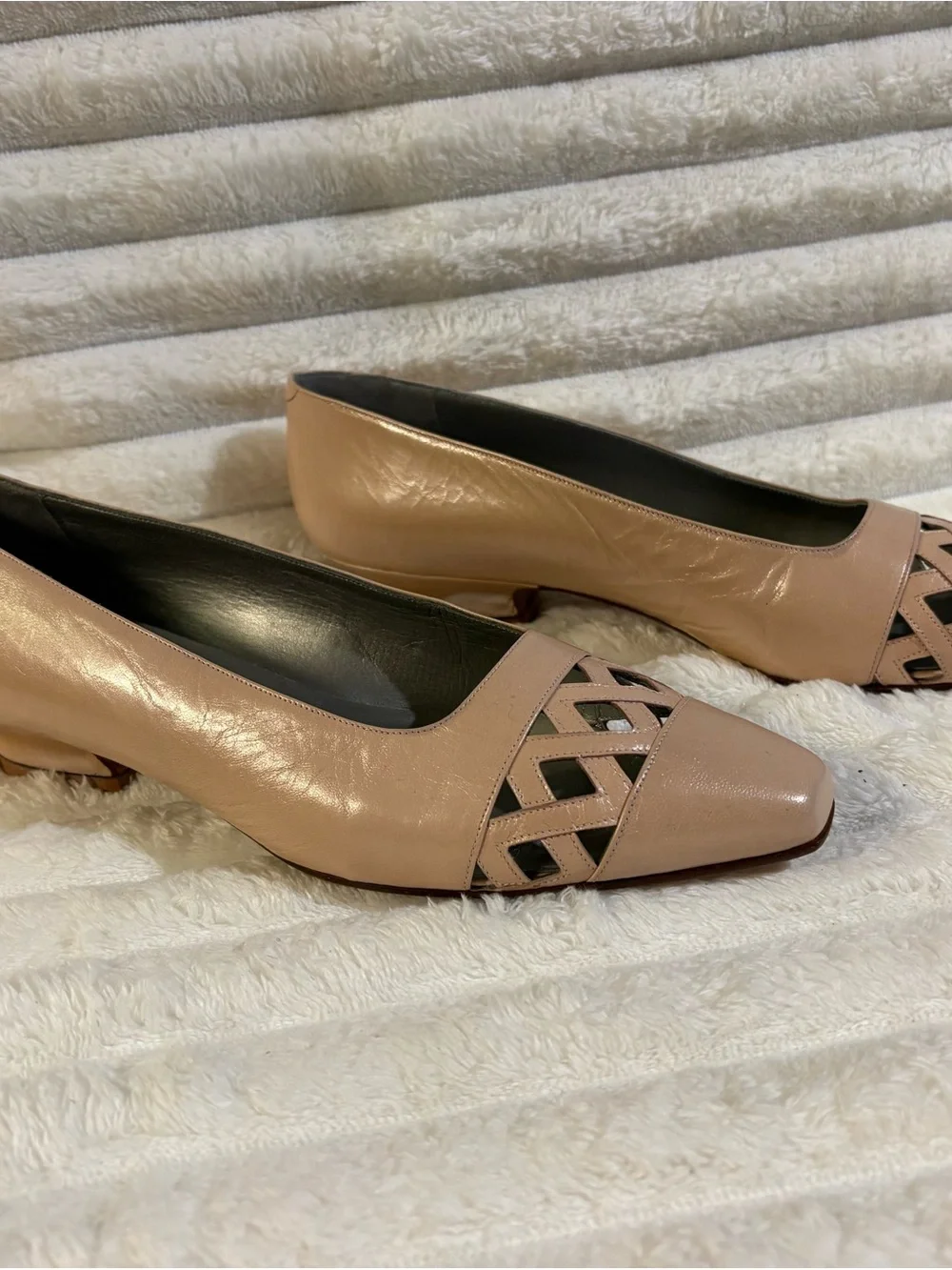 Vintage Phyllis Poland Blush Pink Pointed Toe Flats with Lattice Detail 8.5